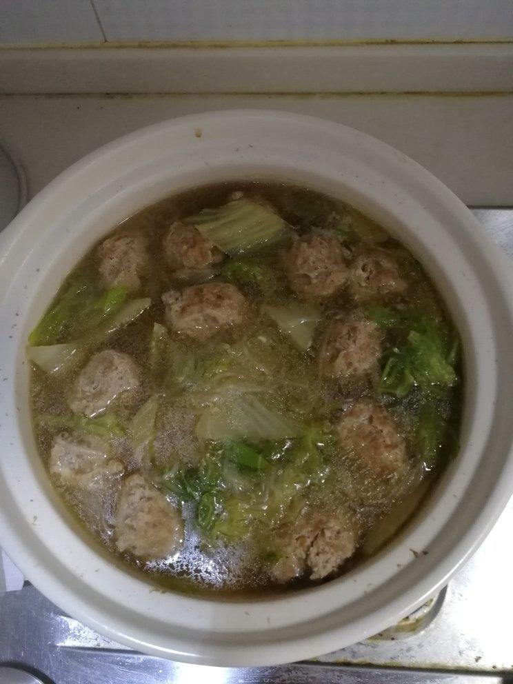 家常白菜汆丸子