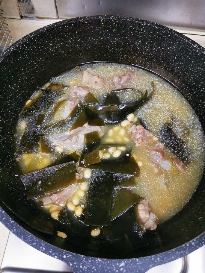 黄豆海带结排骨汤