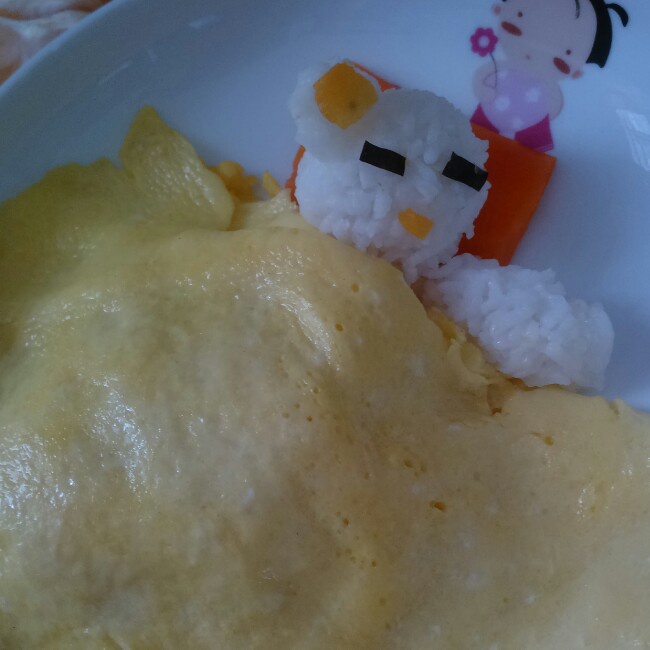 午睡的熊宝宝蛋包饭