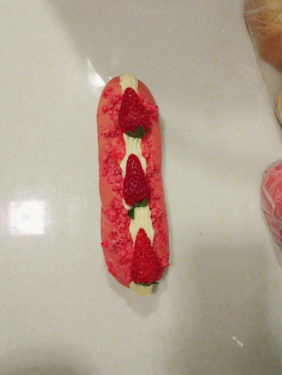 颜值奶油草莓甜心小面包