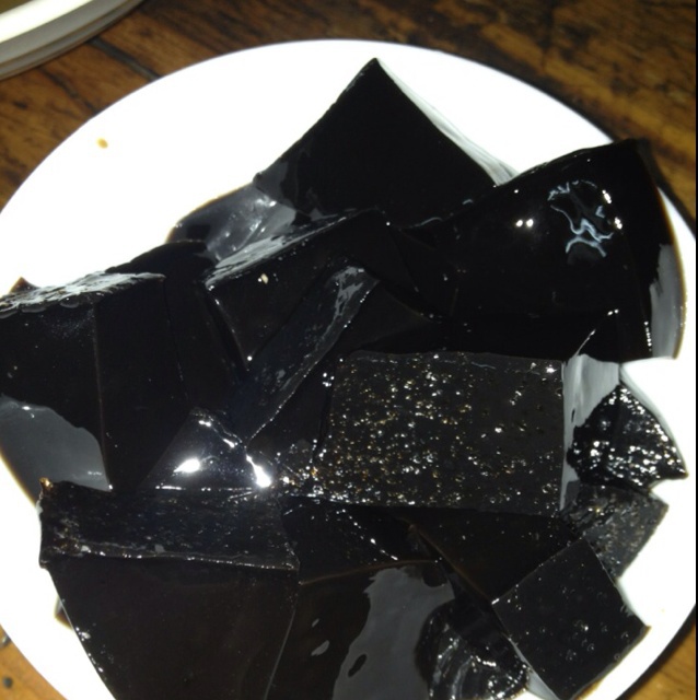 黑凉粉豆腐