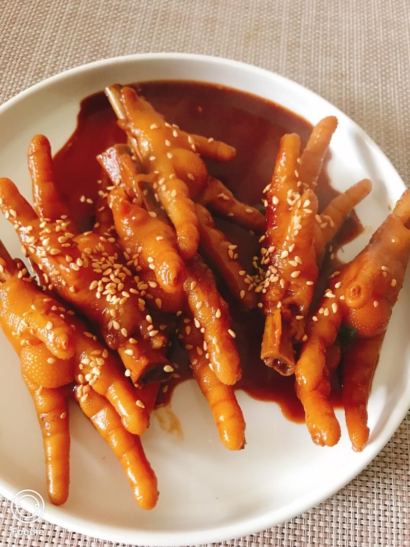 好吃到手指都吃掉的卤鸡爪