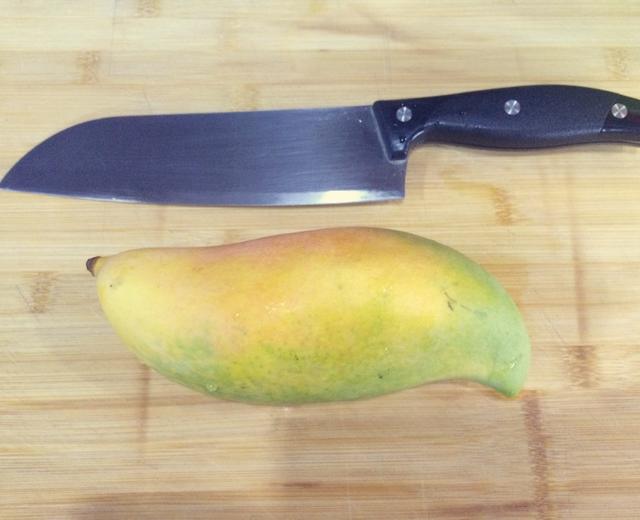 切出完整芒果肉的做法