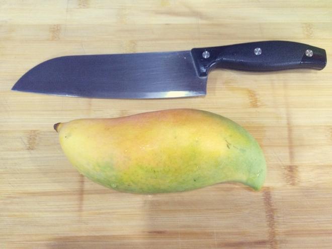 切出完整芒果肉的做法