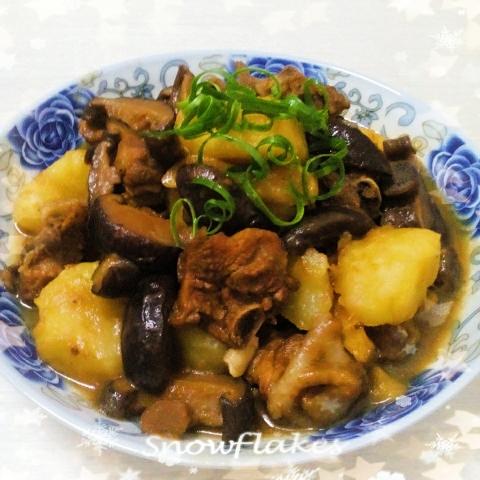 香菇土豆炖鸡肉