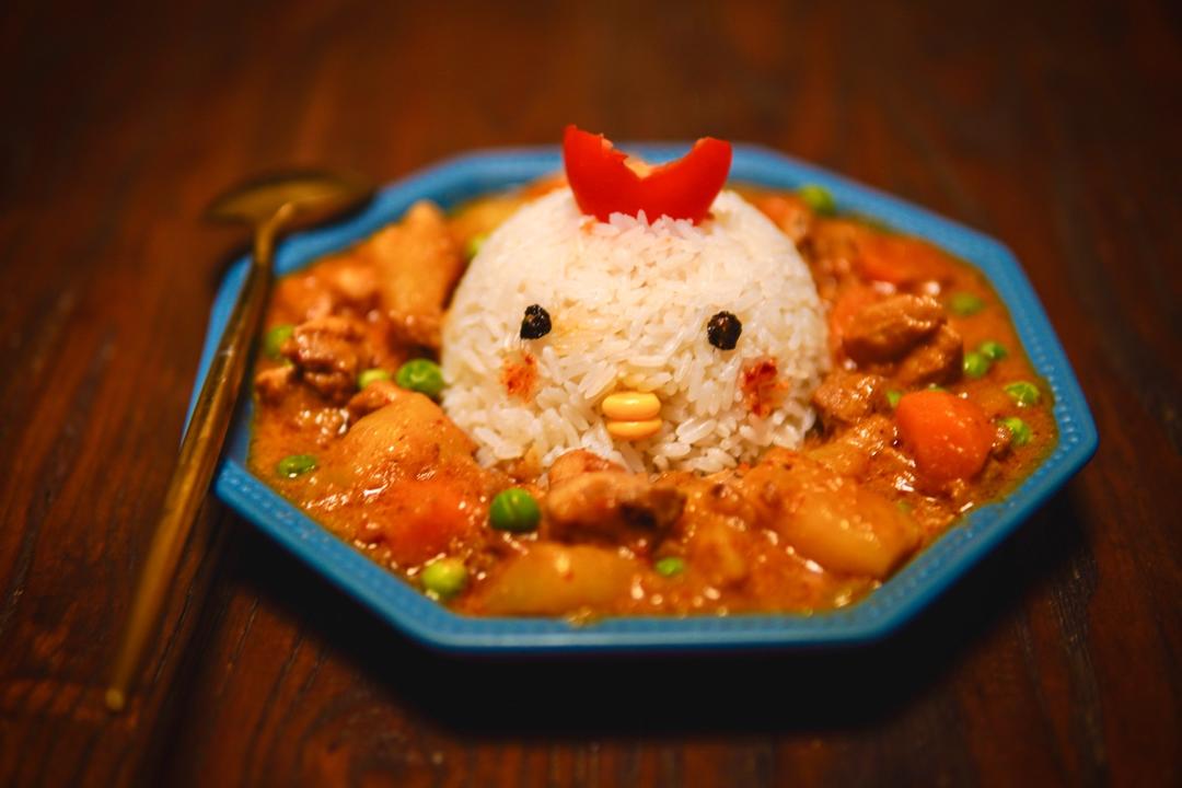 人见人爱花见花开🐤         三只小鸡日式咖喱饭