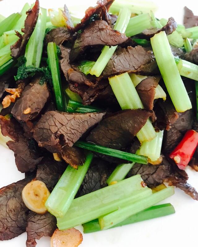 芹菜炒牛肉