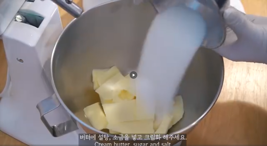 蜘蛛甜甜圈蛋糕的做法视频 蜘蛛甜甜圈蛋糕的做法步骤 下厨房