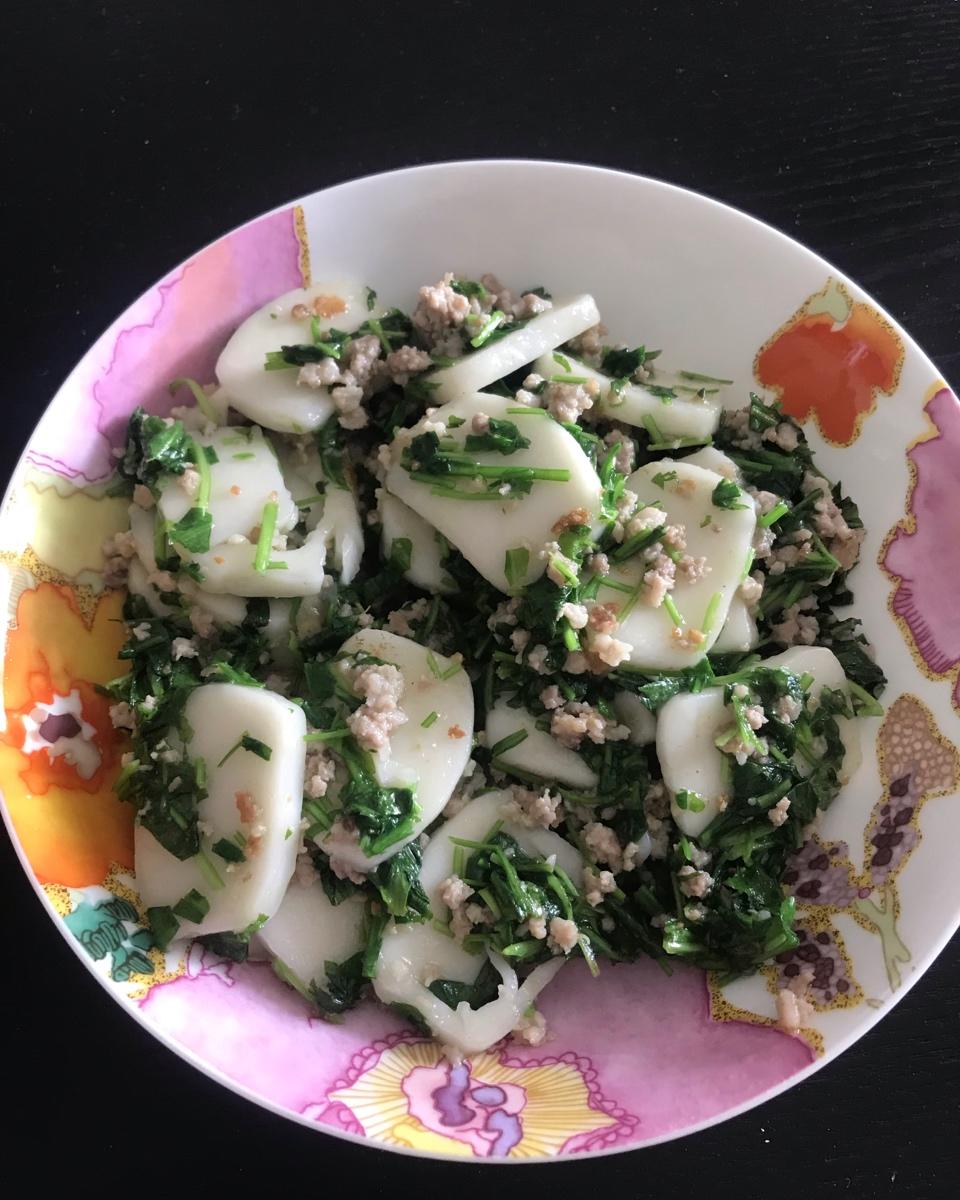 荠菜肉丝炒年糕