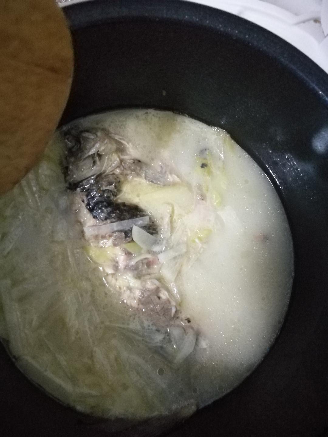 女人汤-鲫鱼萝卜丝汤