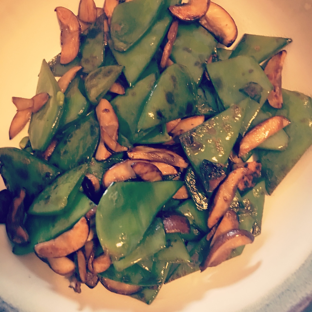 荷兰豆炒蘑菇