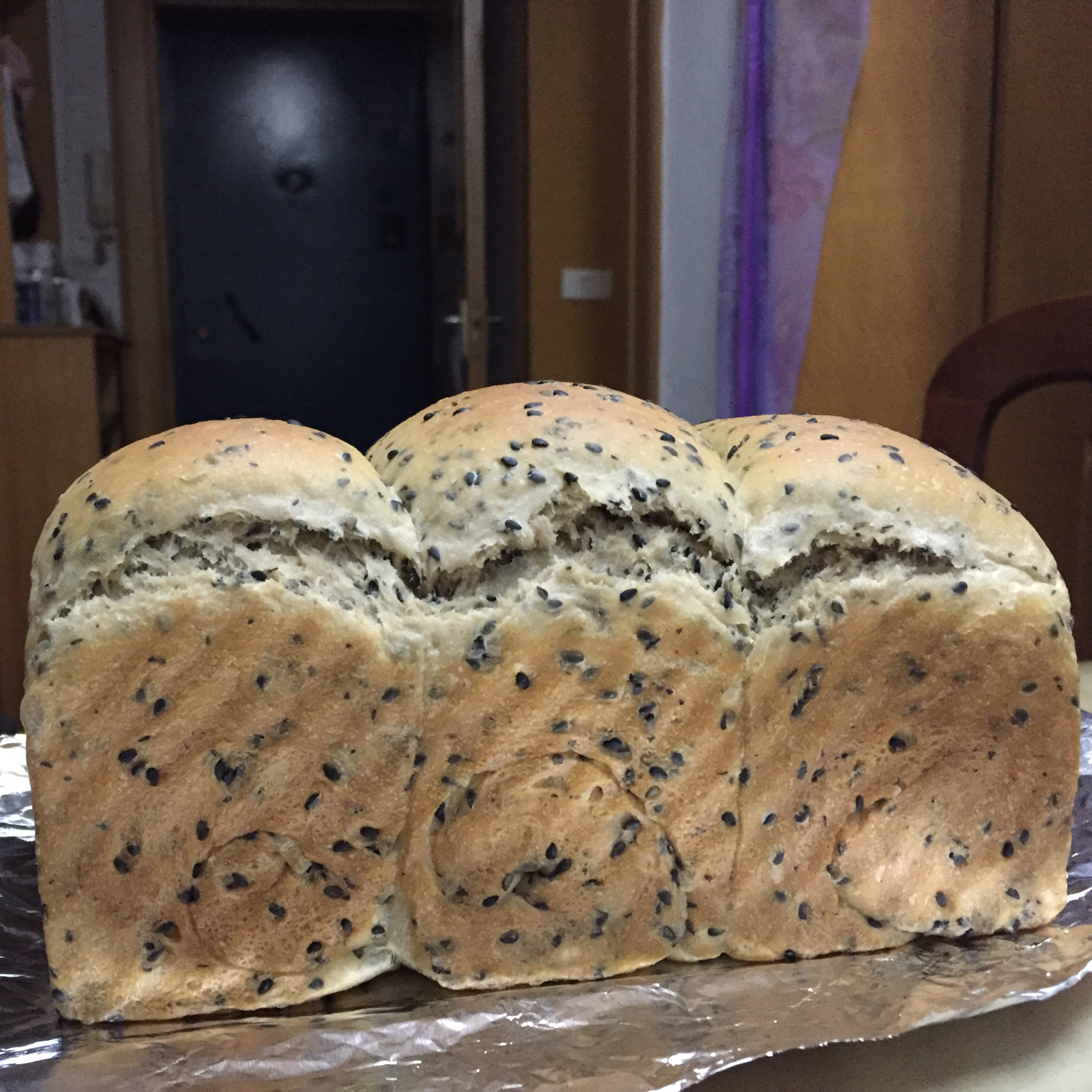 全麦黑芝麻吐司