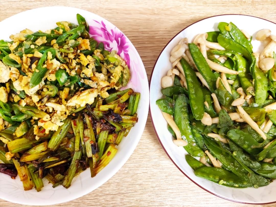 荷兰豆炒鸡丁+火龙果+无糖酸奶