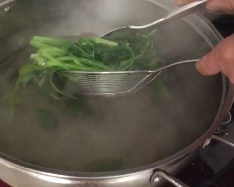 菠菜炒海虹的做法 步骤1
