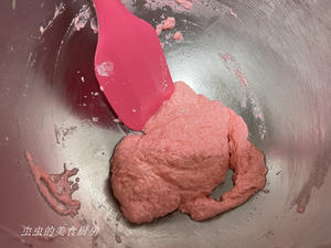 草莓果冻夹心蛋糕的做法 步骤2