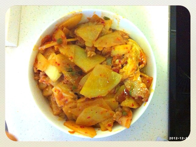 辣白菜炒土豆片