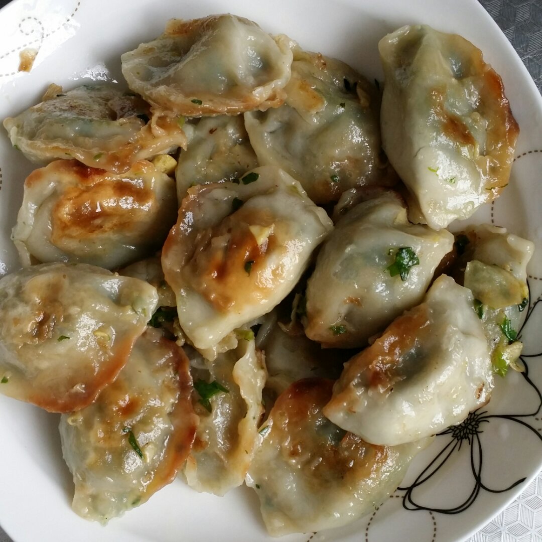 yanpan做的生煎速冻水饺
