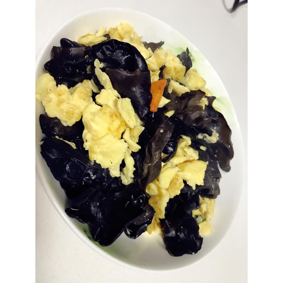 祺宝mami做的木耳炒鸡蛋