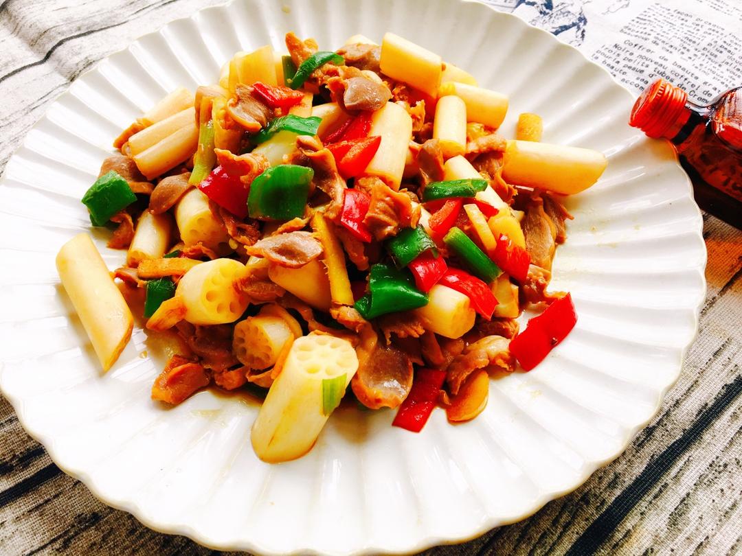 芬里派和做的泡藕带炒鸡胗