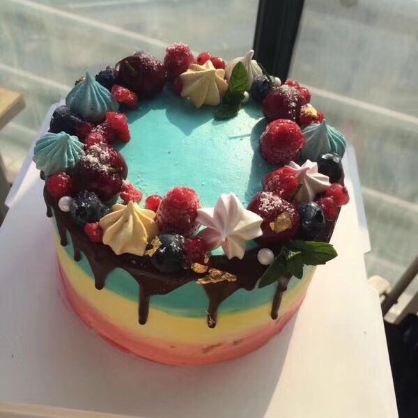 喜欢彩虹蛋糕的甜点师