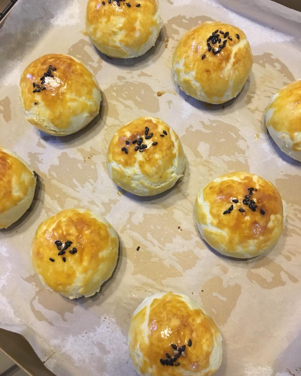 蛋黄酥 Danhuangsu