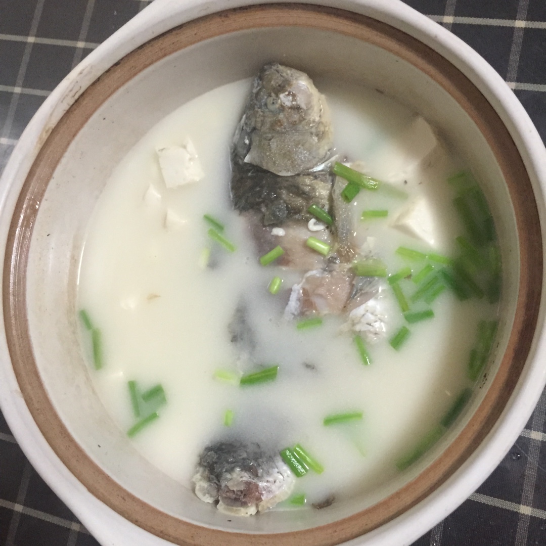 砂锅鲫鱼豆腐汤