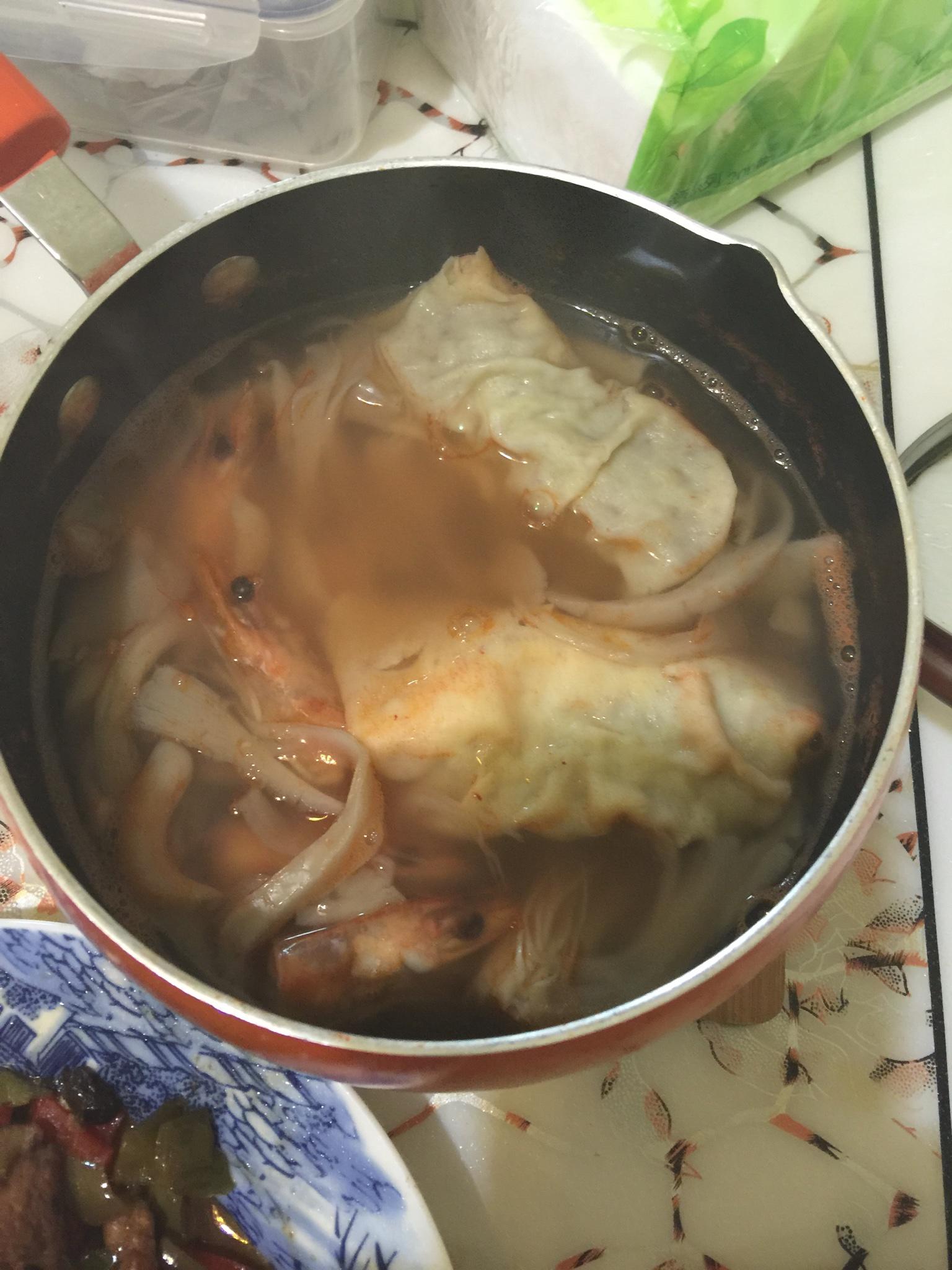 虾黄平菇蛋饺汤的做法