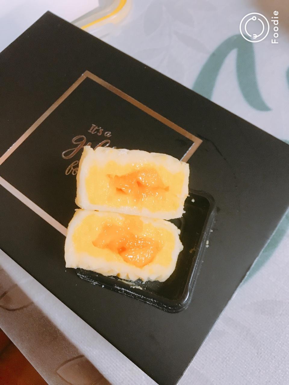 芒果芝士冰皮月饼
