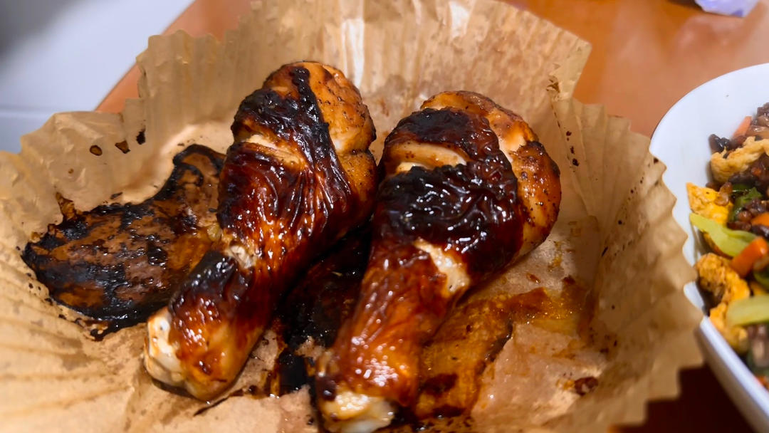 零难度！好吃到舔手指！空气炸锅无油烤鸡腿