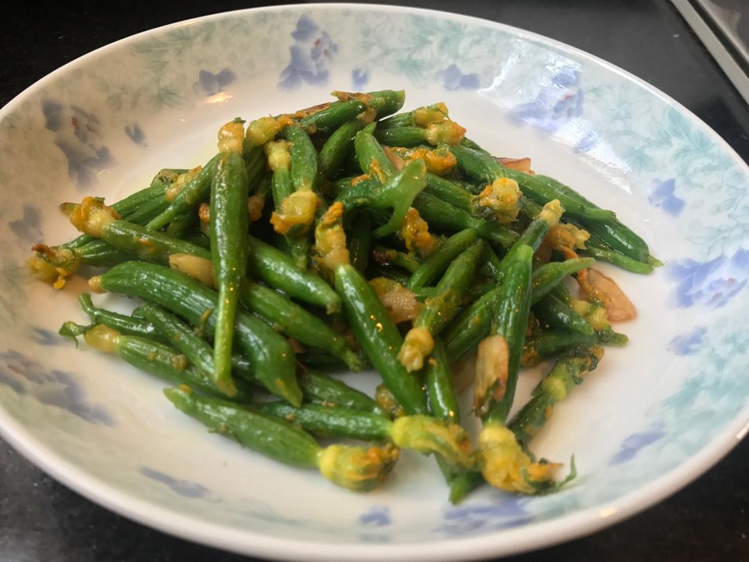 清炒顶花黄瓜仔