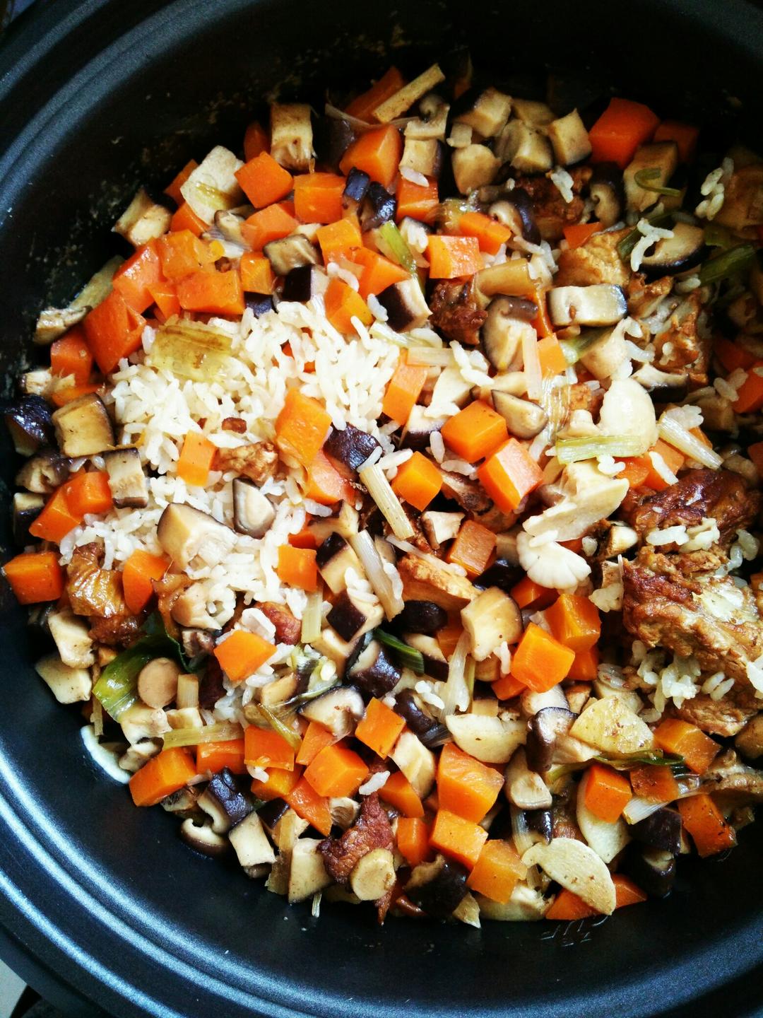 喷香排骨焖饭（爆好吃）