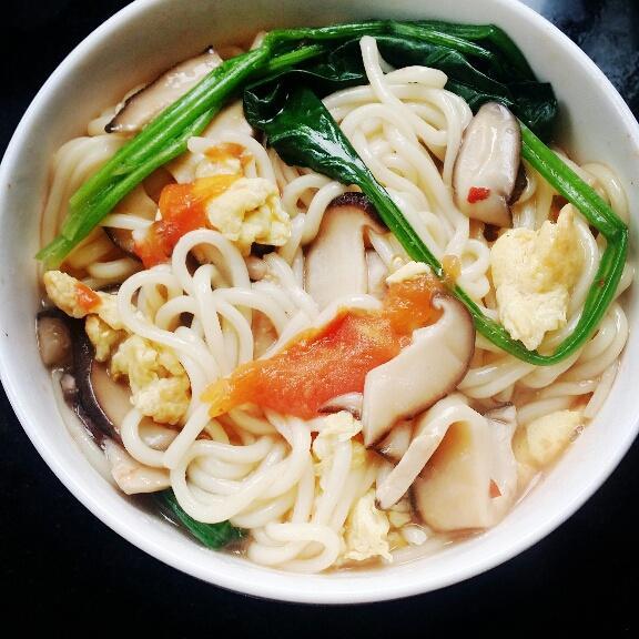 香菇鸡蛋面(简约版)的做法