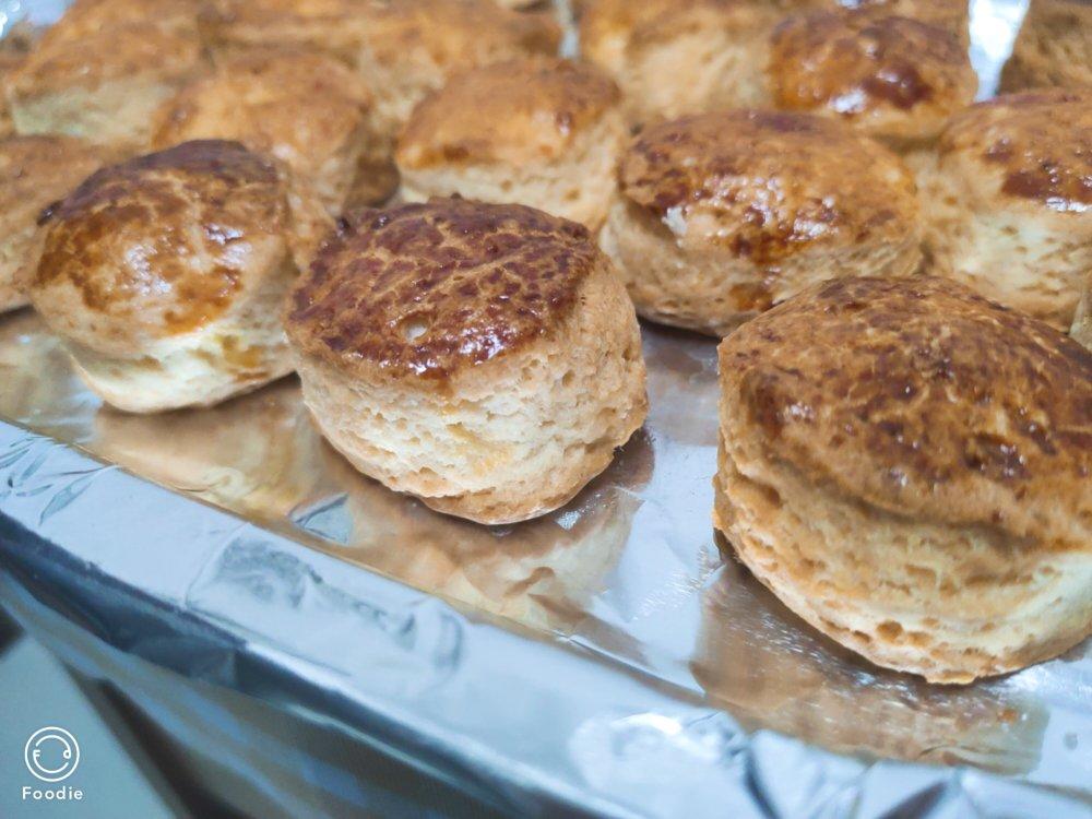 【视频】3分钟 奶油司康Scone(可能是世界上最快手的司康) 消耗淡奶油～