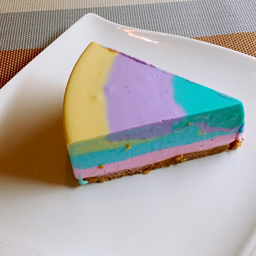 壮麻麻的围脖做的彩虹慕斯蛋糕