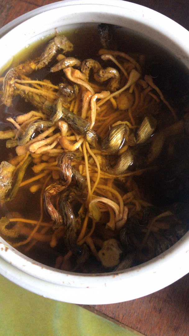 调理阴虚内热—石斛虫草花炖瘦肉