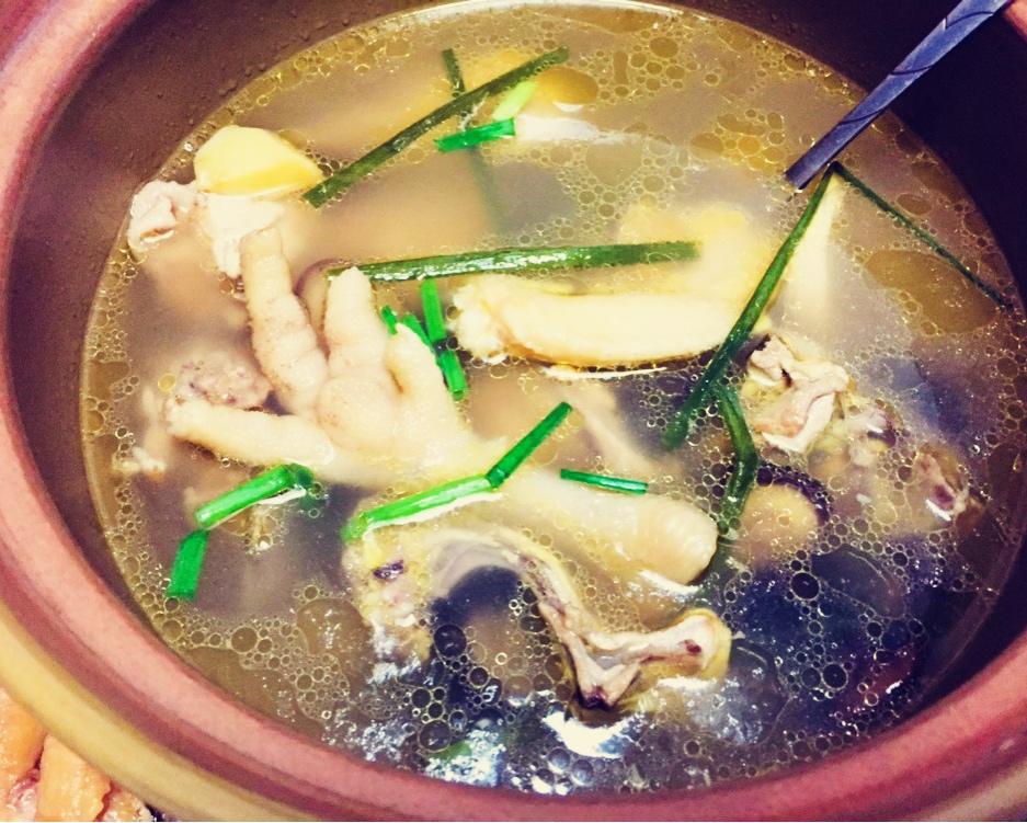 香菇炖鸡汤