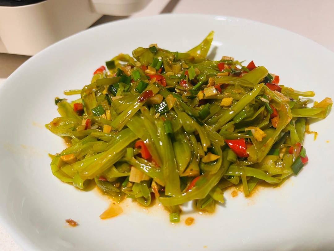 空心菜梗炒辣椒 通菜杆炒肉里面含三种做法