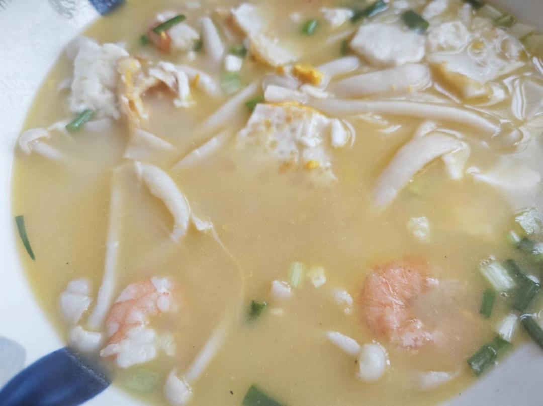 鲜虾菌菇豆腐汤