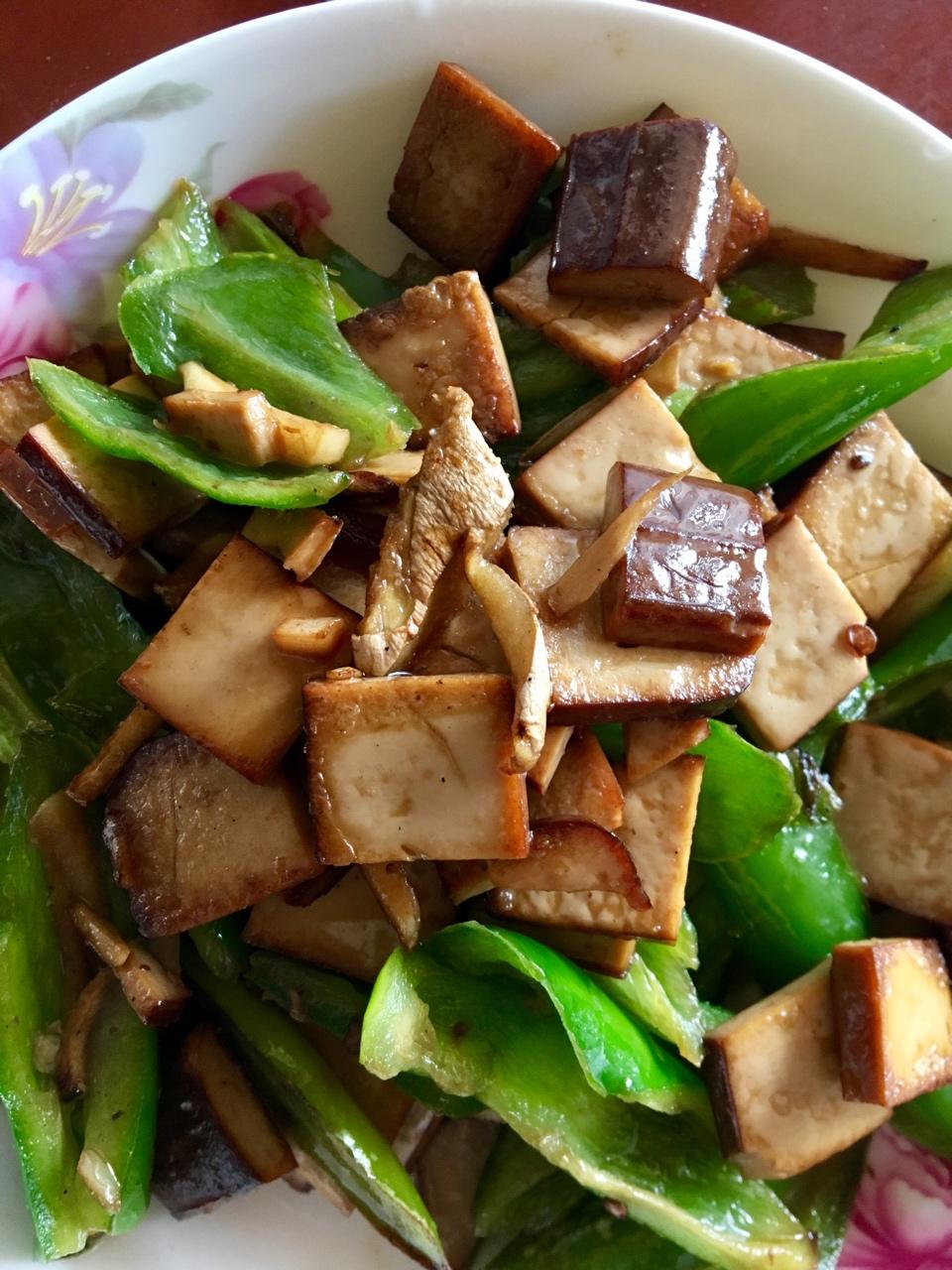 青椒鸡蛋干炒肉