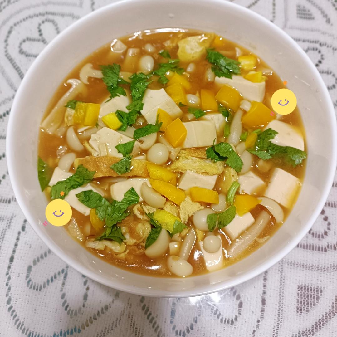 海鲜菇豆腐汤，超简单，晚上喝一碗暖暖的🍲
