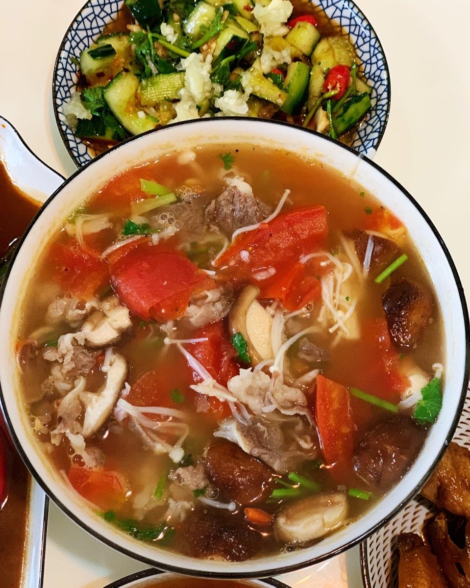 金针菇肥牛番茄锅