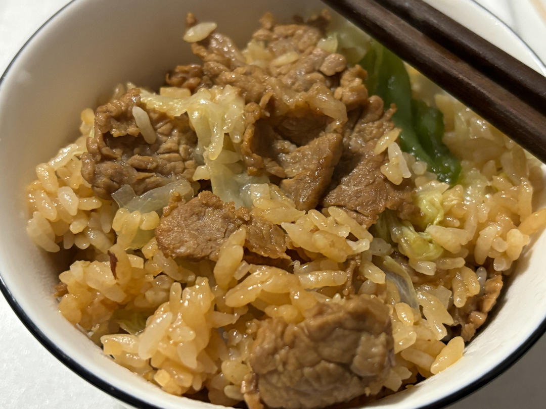 腊肠肥牛煲仔饭