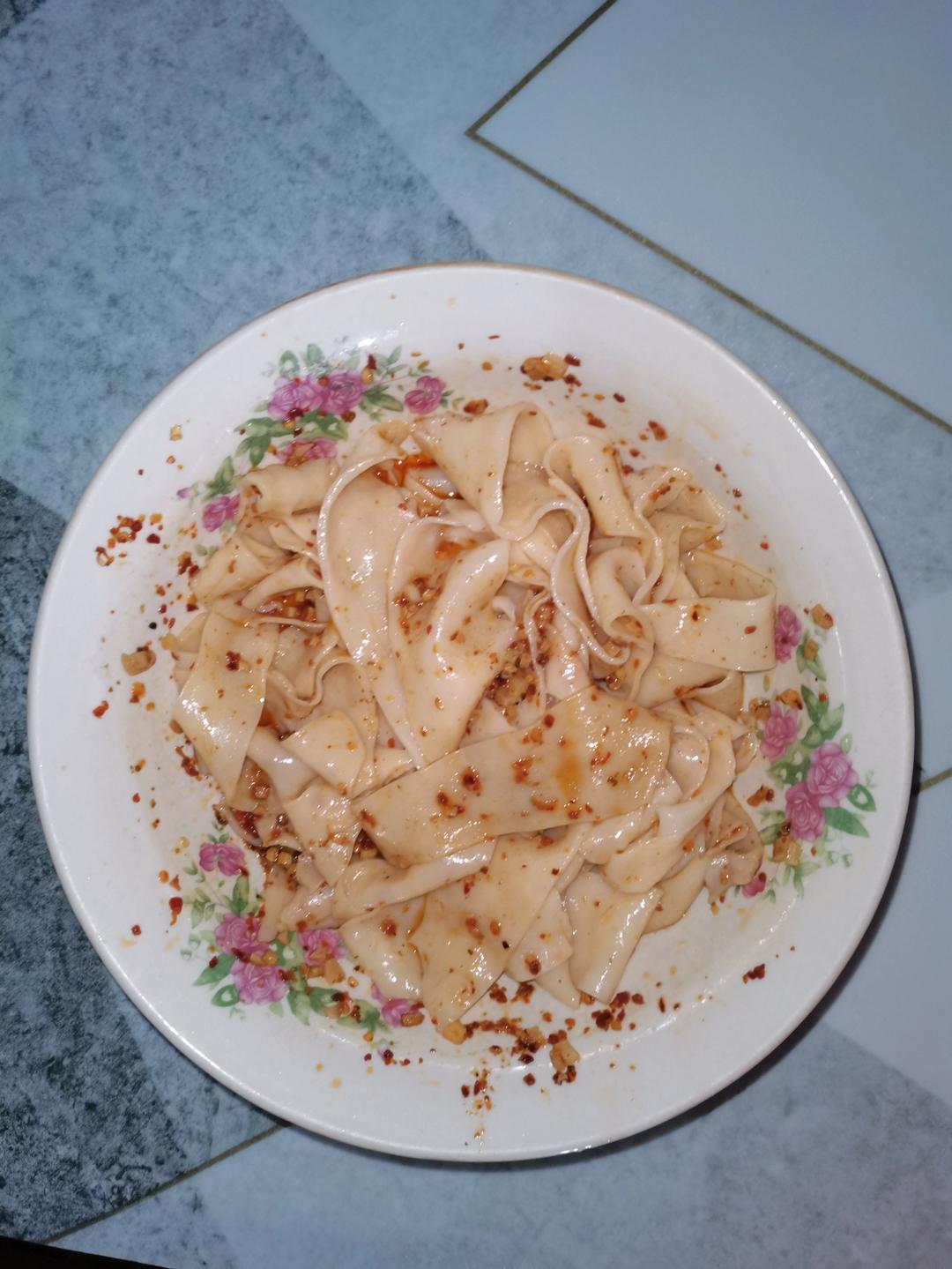 奶奶的手艺传承——快手油泼面