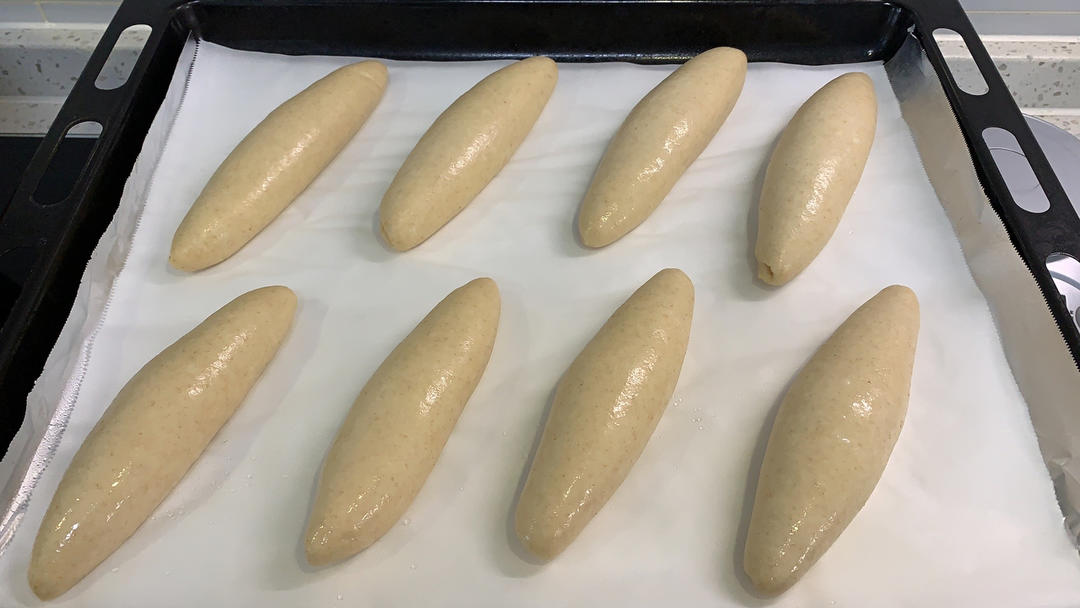 松软香甜热狗面包
