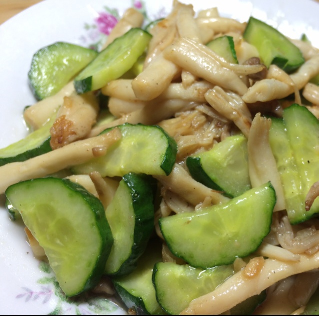 黄瓜炒海鲜菇