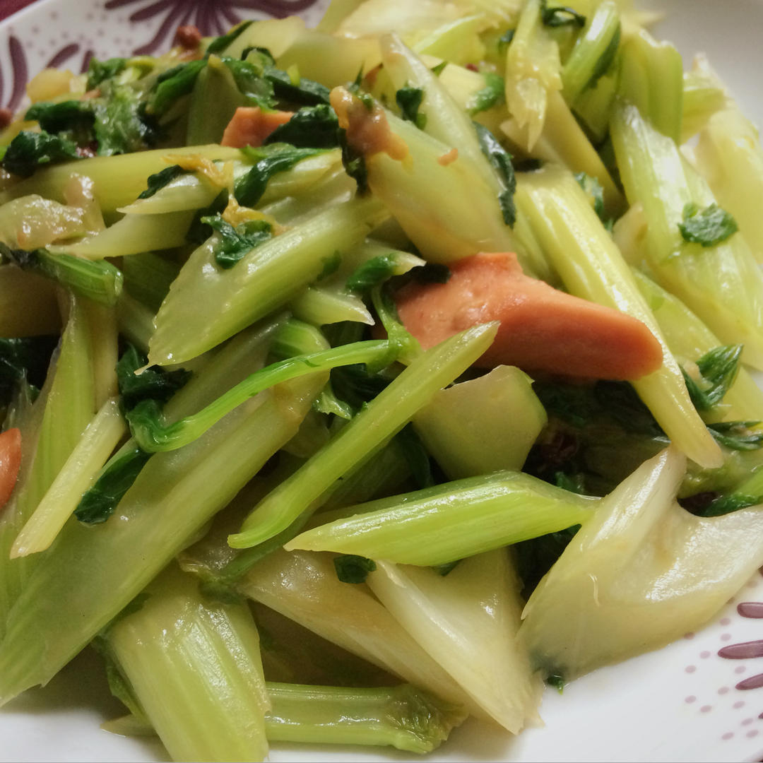香肠炒芹菜