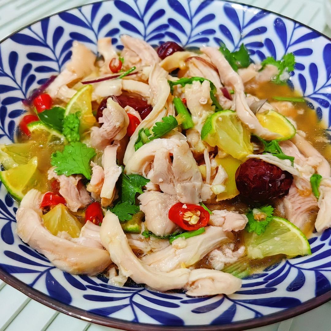 鸡腿别总是炖着吃了 试试这道异域风情的凉拌鸡腿丝  春节餐桌小凉菜