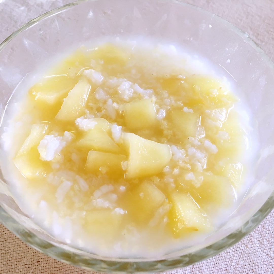 胖脸小楚楚做的苹果粥