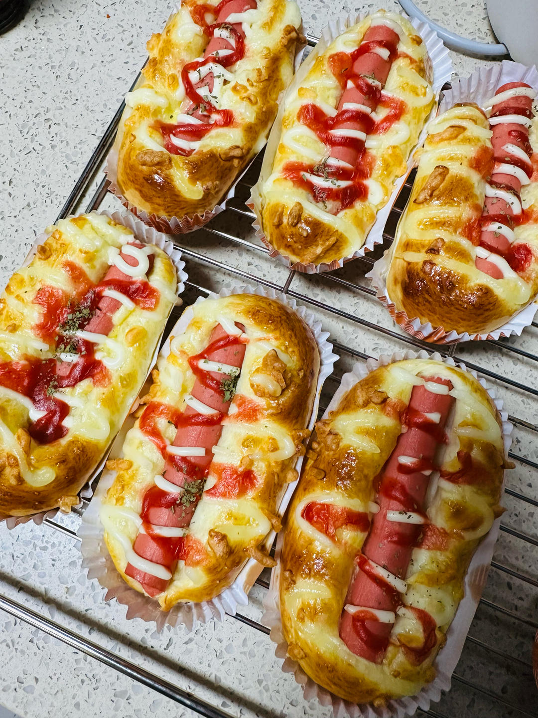 一个面团撑起一家店？招牌香肠面包配方大公开！ 经典中的经典