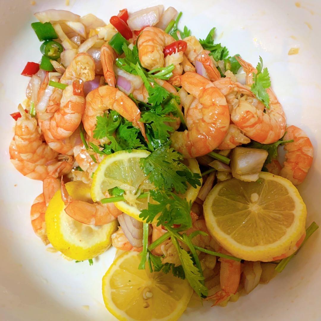 鲜嫩爽口，低脂低卡的酸辣柠檬虾，爆好吃